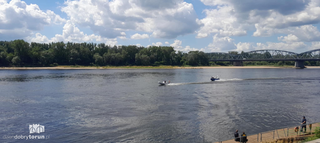 Policyjne łodzie na Wiśle w Toruniu