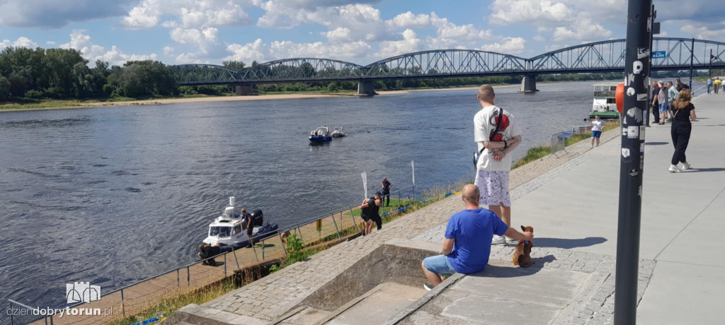 Policyjne łodzie na Wiśle w Toruniu