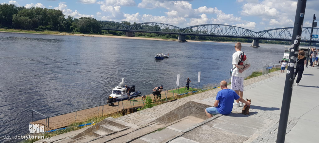 Policyjne łodzie na Wiśle w Toruniu
