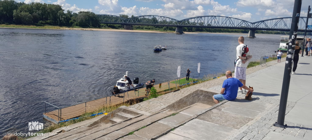 Policyjne łodzie na Wiśle w Toruniu