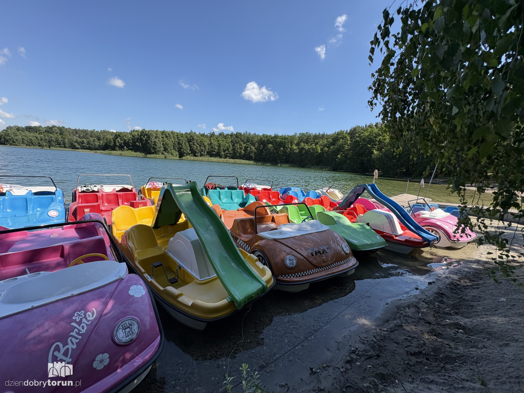Plaża nad jeziorem w Okoninie