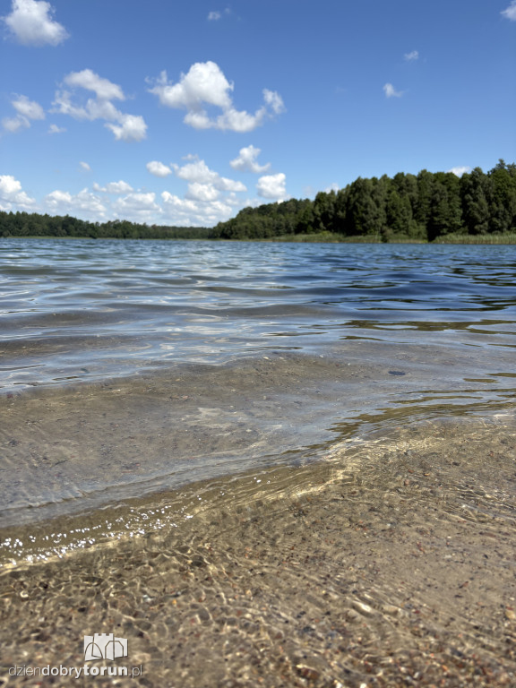 Plaża nad jeziorem w Okoninie