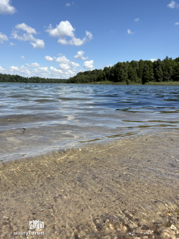 Plaża nad jeziorem w Okoninie