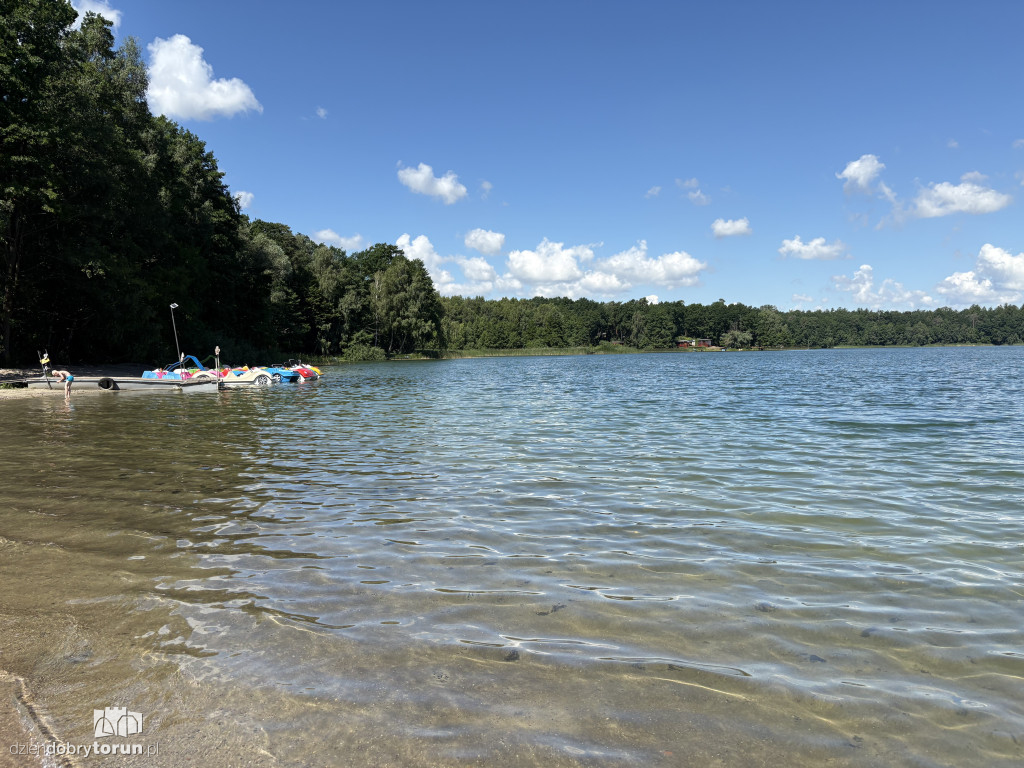 Plaża nad jeziorem w Okoninie