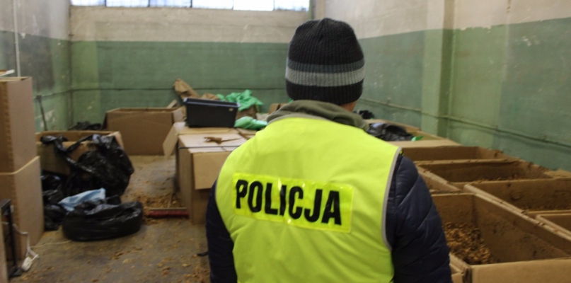 W pomieszczeniu było półtorej tony krajanki tytoniowej fot. policja
