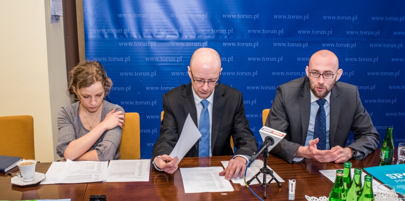 Zbigniew Rasielewski, Paweł Piotrowicz, dyrektor Wydziału Informacji i Komunikacji Zewnętrznej oraz Małgorzata Ptaszek zaprezentowali listę tematów na spotkań, fot. Tomasz Berent