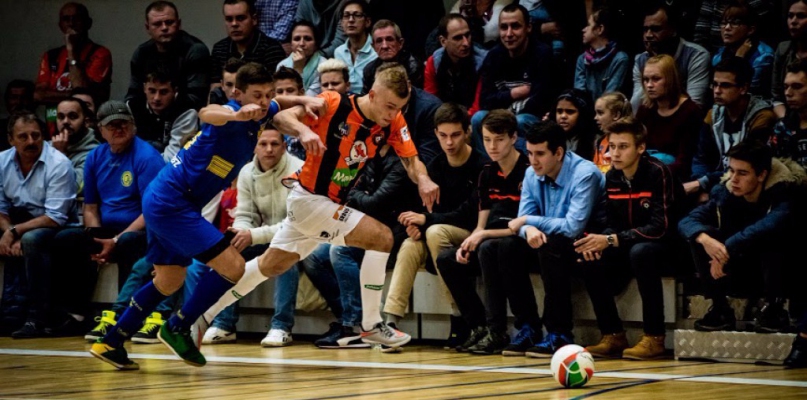 Sylwester Kieper w jednej z akcji w meczu z Gwiazdą Ruda Śląska      Fot. Tomasz Berent