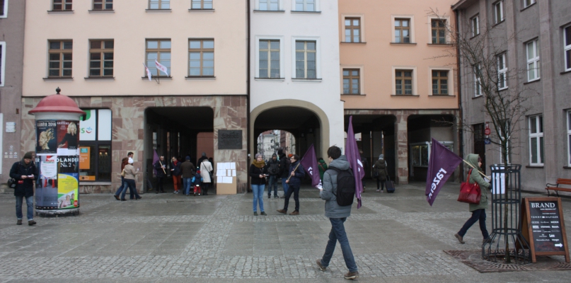 Członkowie Partii Razem przy pl. Rapackiego, fot. Partia Razem