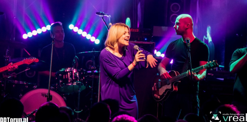 Artystka zmienna, ale niezmienne kochająca muzykę 