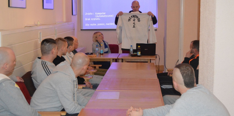 Łukasz Sadowski zdradzający tajniki teakwondo     Fot. Nadesłana