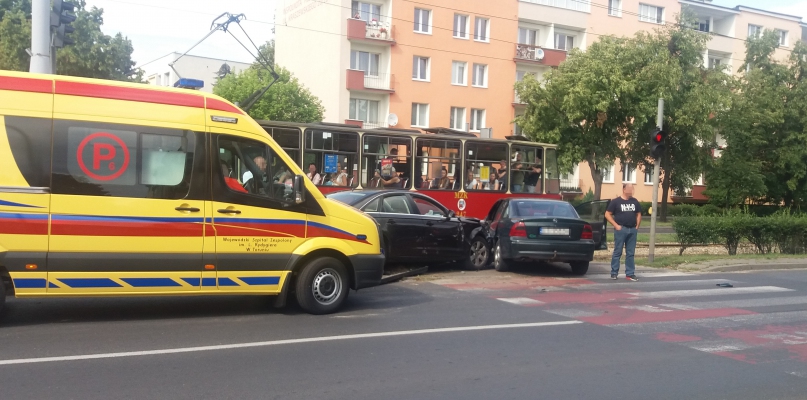 Samochody zderzyły się w pobliżu skrzyżowania ul. Kraszewskiego z Moniuszki fot. A.W.