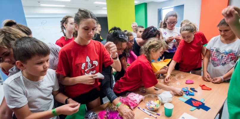 Na zajęciach każdy dobrze się bawił i tworzył sztukę! fot. Tomasz Berent