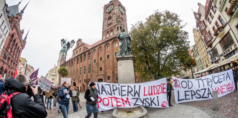 W pikiecie organizowanej m.in. przez partię Razem wzięło udział kilkadziesiąt osób, fot. Tomasz Berent