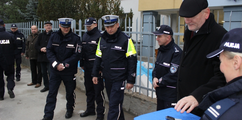 Policjanci odebrali kluczyki z rąk prezydenta miasta, fot. redakcja