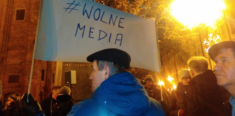 Protestujący przynieśli transparenty, fot. A.W.