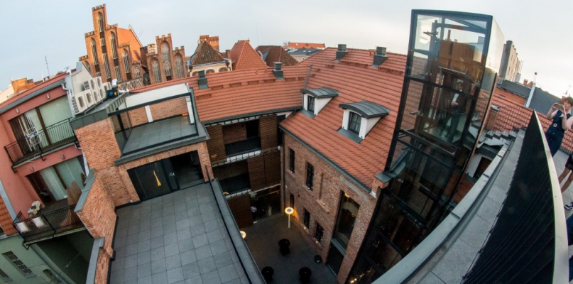 Tak prezentuje się hotel Nicolaus widziany z najwyższego z tarasów, fot. Tomasz Berent