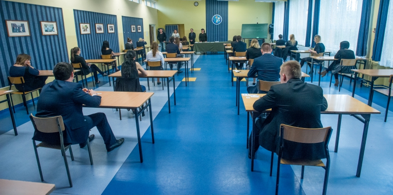 Maturzyści nieco stresowali się przed egzaminem z języka polskiego fot. Tomasz Berent