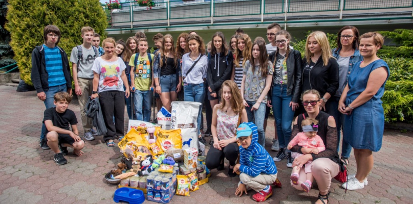 Pani Kasia dostała wyjątkowy prezent od swoich uczniów, fot. Tomasz Berent