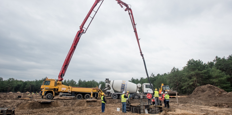 Neuca buduje się na JAR-ze. Już leją beton!