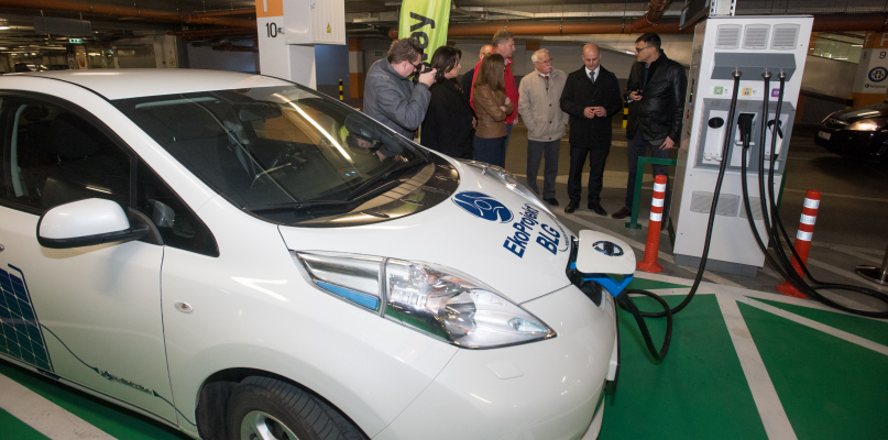 Stacja ładowania pojazdów działa na parkingu Atrium Copernicus, fot. Tomasz Berent