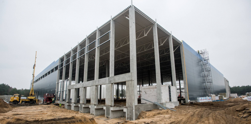 Kompleks będzie witać wjeżdżających do miasta drogą krajową nr 91 - od strony Gdańska i Grudziądza. Bryła magazynu o wysokości 15 m będzie utrzymana w szarej kolorystyce nawiązującej do barw firmowych Neuca, fot. Tomasz Berent  