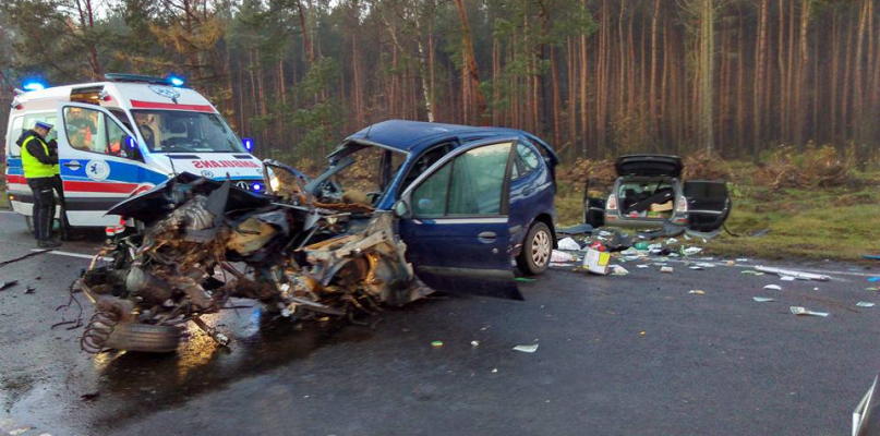 Policja ustala przyczyny wypadku. Fot. Pomoc Drogowa Bydgoszcz 24h Andruszczenko Krystian
