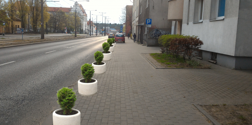 Według Czytelnik problem mogłoby rozwiązać ustawienie donic z roślinami    Fot. Nadesłana