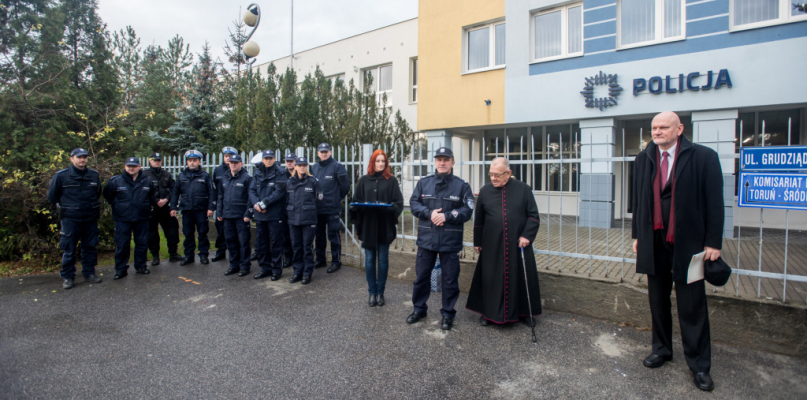 Prezydent Michał Zaleski podczas niedawnego przekazania toruńskiej policji radiowozów, fot. Tomasz Berent