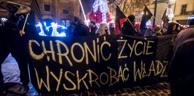 To jeden z ostatnich protestów torunianek pod Kopernikiem, fot. Tomasz Berent