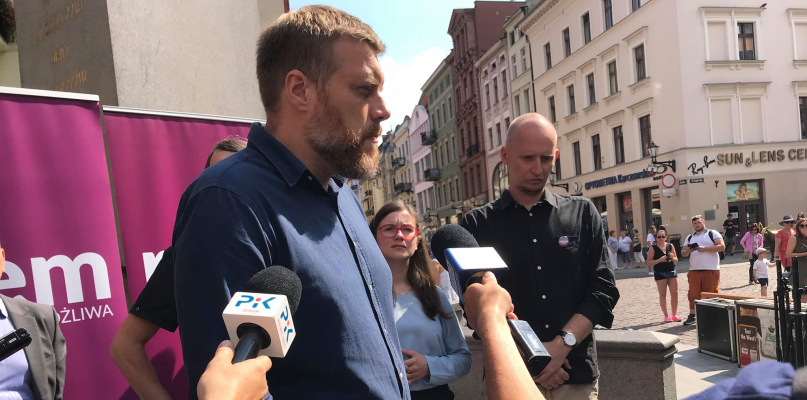 Kandydatów do sejmiku z ramienia RAZEM zaprezentował Adrian Zandberg