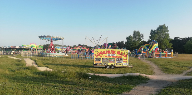 Przy OBI w Toruniu znów pojawił się lunapark! Do kiedy i w jakich godzinach czynny