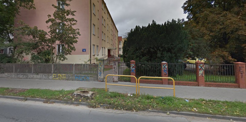 Toruń: w tym bloku rozgrywa się dramat! "Wnuki boją się przyjeżdżać do dziadków"