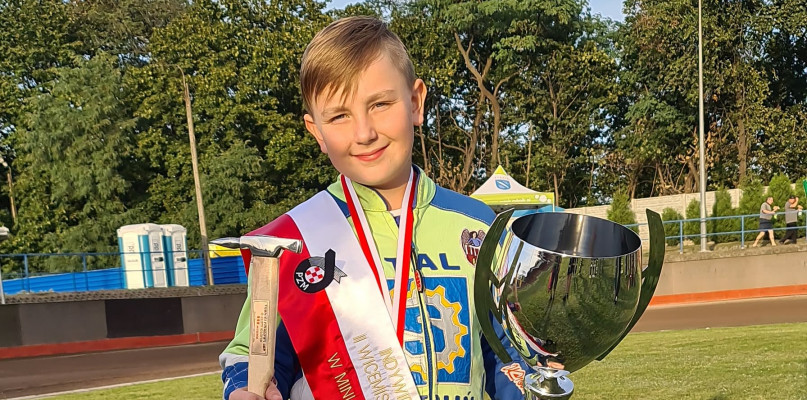 Mikołaj Duchiński ze Stali Toruń wicemistrzem Polski w mini żużlu. Duży sukces tor