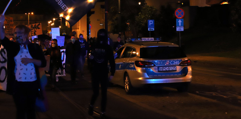 Komendant toruńskiej policji zabezpieczał budynek kurii podczas sobotniego marszu!