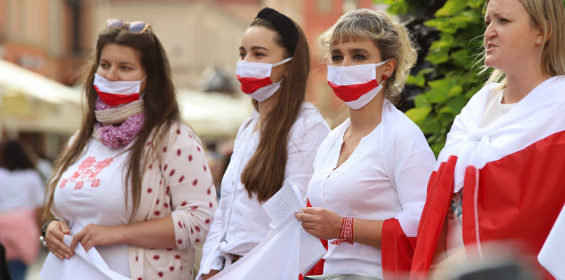 "Pracujemy i mieszkamy w Toruniu. Żyje nam się dobrze". Kim są Białorusini z Torun
