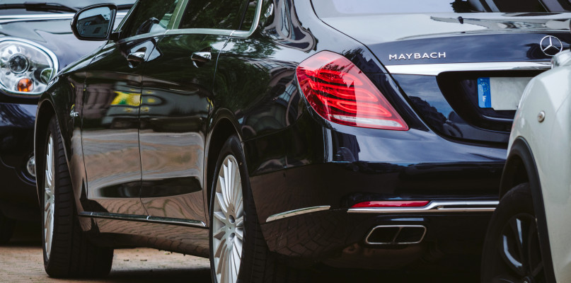 "Pojazd nie jest własnością znanego plebana". Maybach z Torunia na sprzedaż!