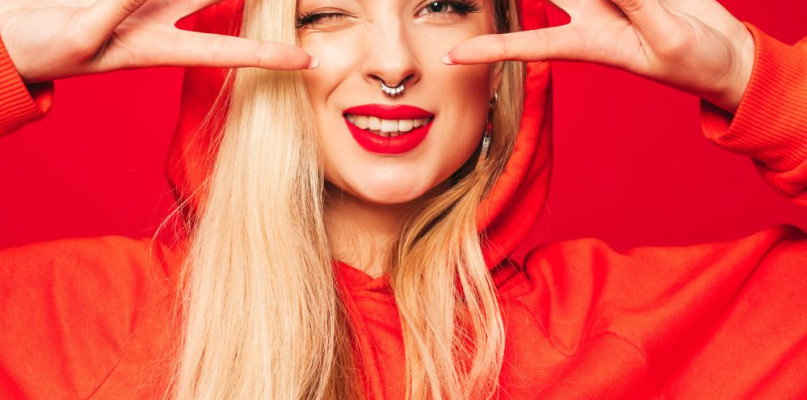 Piercing ucha i nosa - rodzaje i pielęgnacja