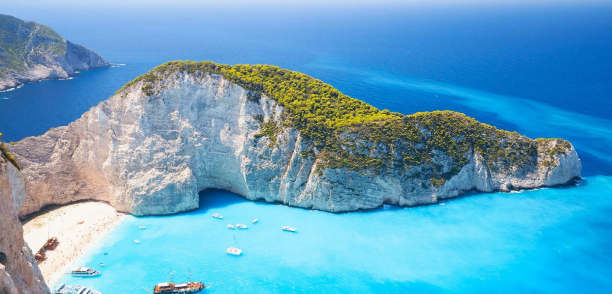 Wakacje na Zakynthos. Z jakich atrakcji słynie wyspa?