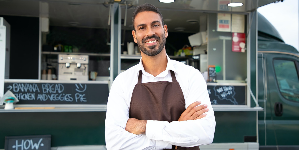 pracownik-gastronomia-foodtruck