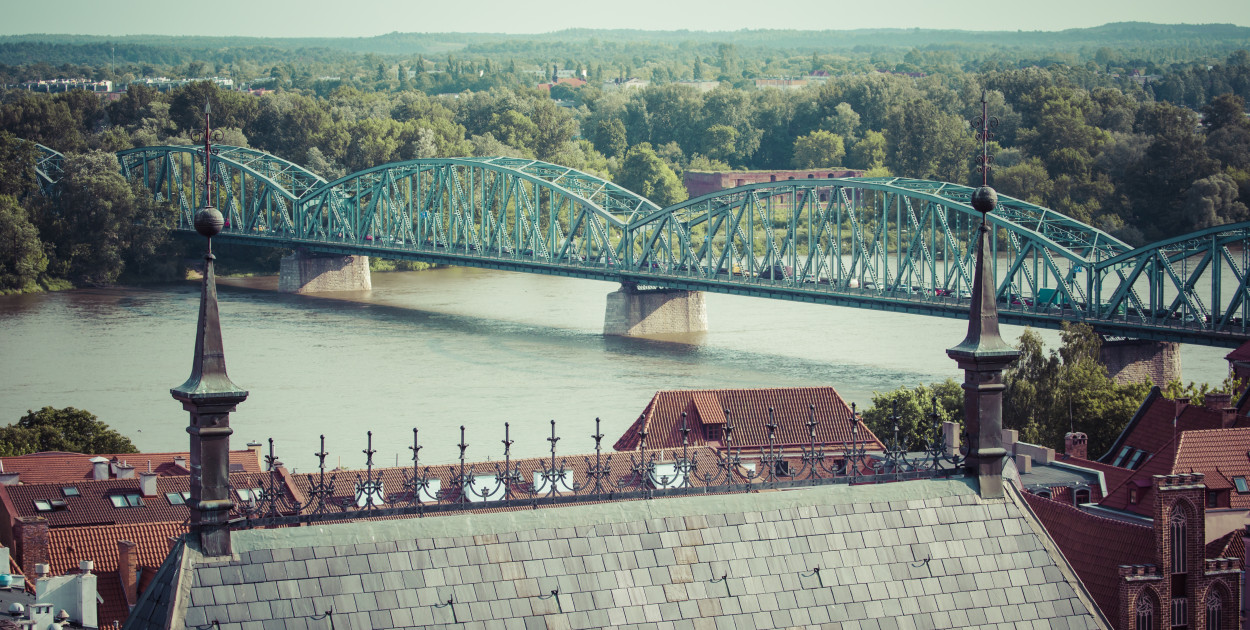 Most drogowy w Toruniu. Depositphotos