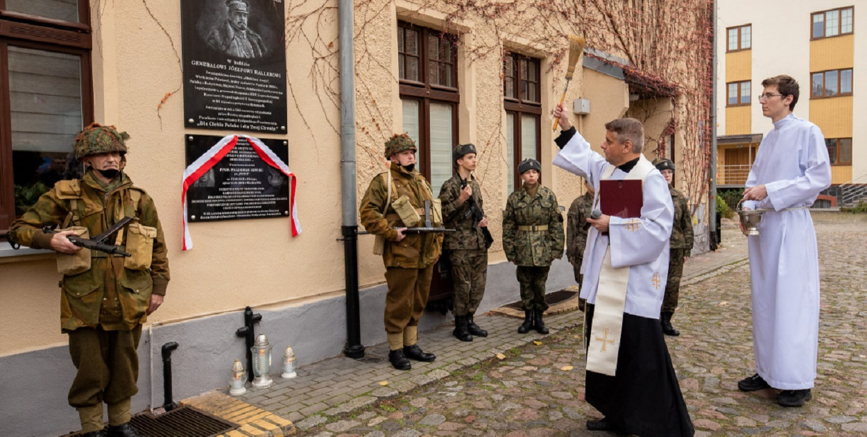 Uroczystość odsłonięcia tablicy poświęconej Waldemarowi Szwiecowi. Fot: Agnieszka Bielecka dla UMT