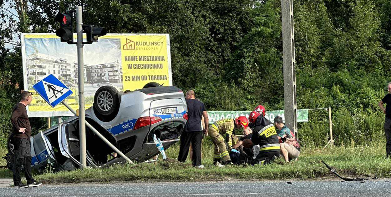 NAJNOWSZE informacje w sprawie dachowania radiowozu. Aż troje rannych! [FOTO]