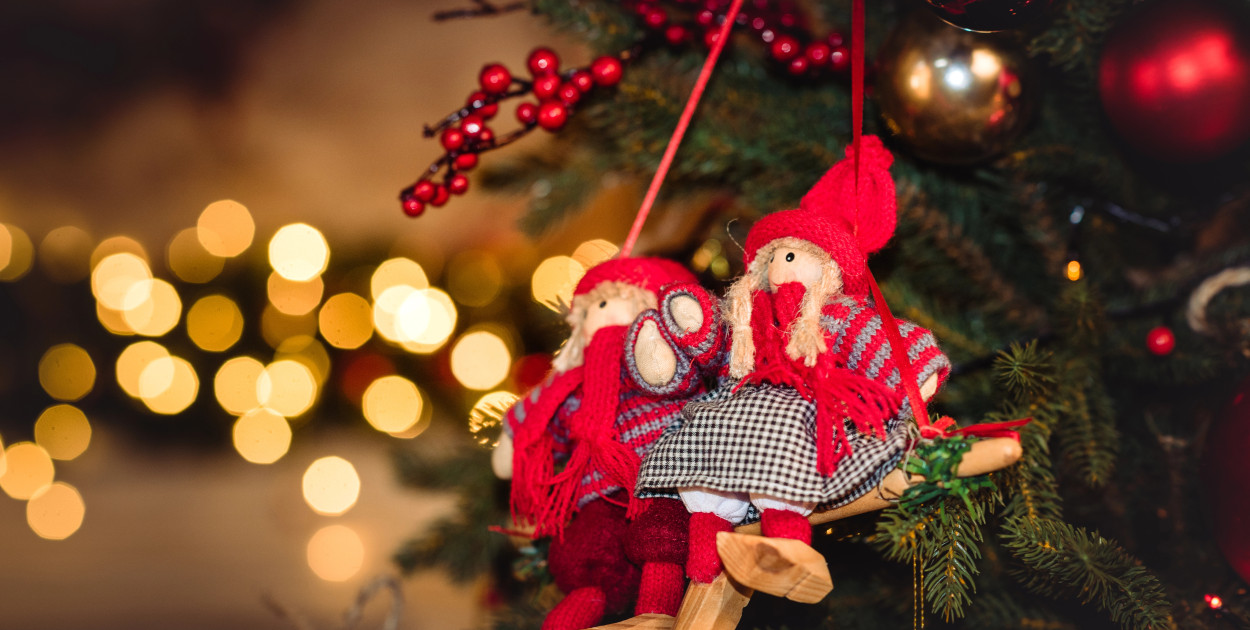 Wigilia flisacka na środku Wisły i w Sercowni dla osób w kryzysie bezdomnoś