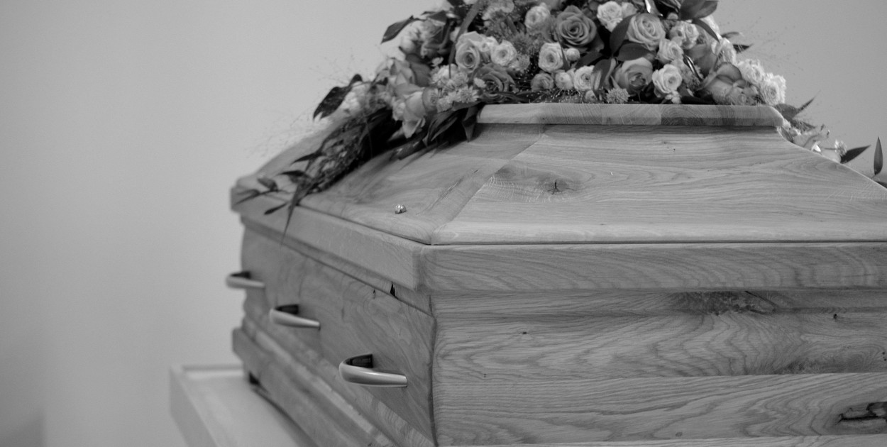 Trendy w organizacji ceremonii pogrzebowych w Polsce w 2025 roku