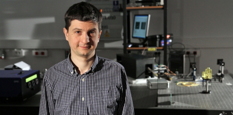 Prof. Maciej Wojtkowski jest jednym z twórców tomografu optycznego Fot. A. Romański/UMK