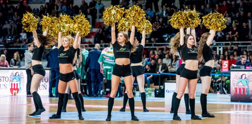 Dziewczyny z Cheerleaders Toruń w pełnej krasie     Fot. Tomasz Berent