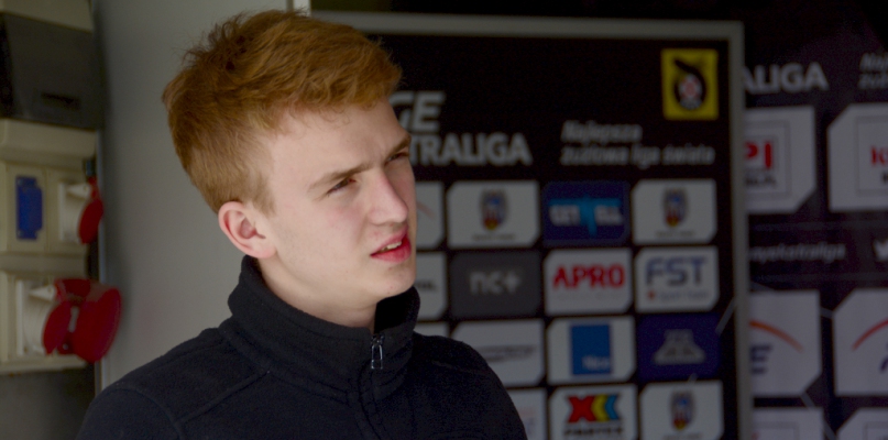 Marcin Turowski przygotowuje się do zawodów Long Track Youth World Cup    Fot. Michał Malinowski