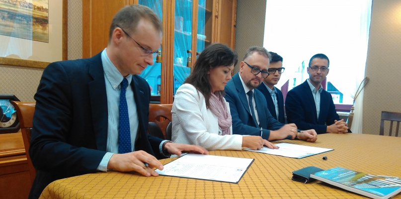 Podpisanie porozumienia w Okręgowej Izbie Radców Prawnych w Toruniu, fot. Katarzyna Fus