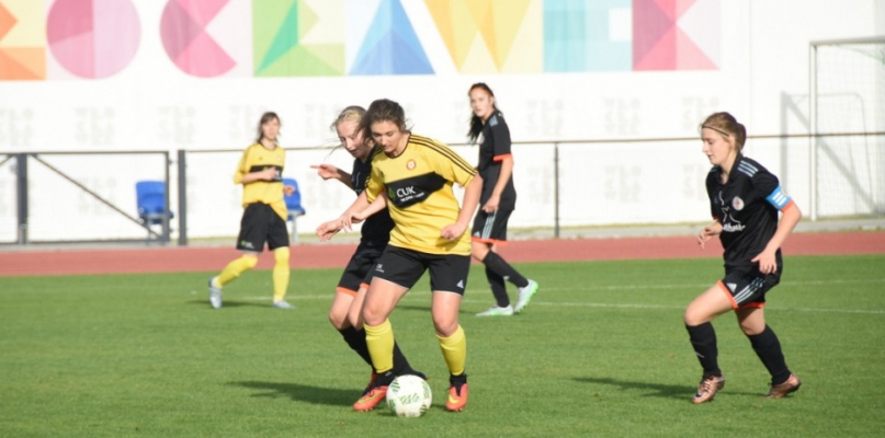 Gwiazda (żółto - czarne koszulki) nie miała problemów z pokonaniem ekipy z Włocławka   Fot. Krzysztof Osiński