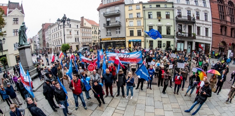 Sobotnia demonstracja KOD odbyła się także w Bydgoszczy, fot. Tomasz Berent